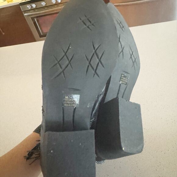 Two Lips Women 9 Black Leather Ankle Boots With Fringe - Picture 5 of 7